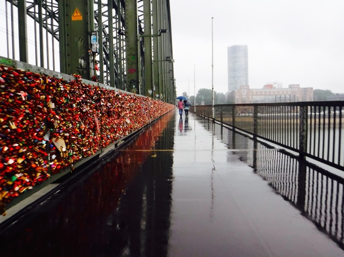 Rainy day to visit Köln... It was more swimming than walking tbh